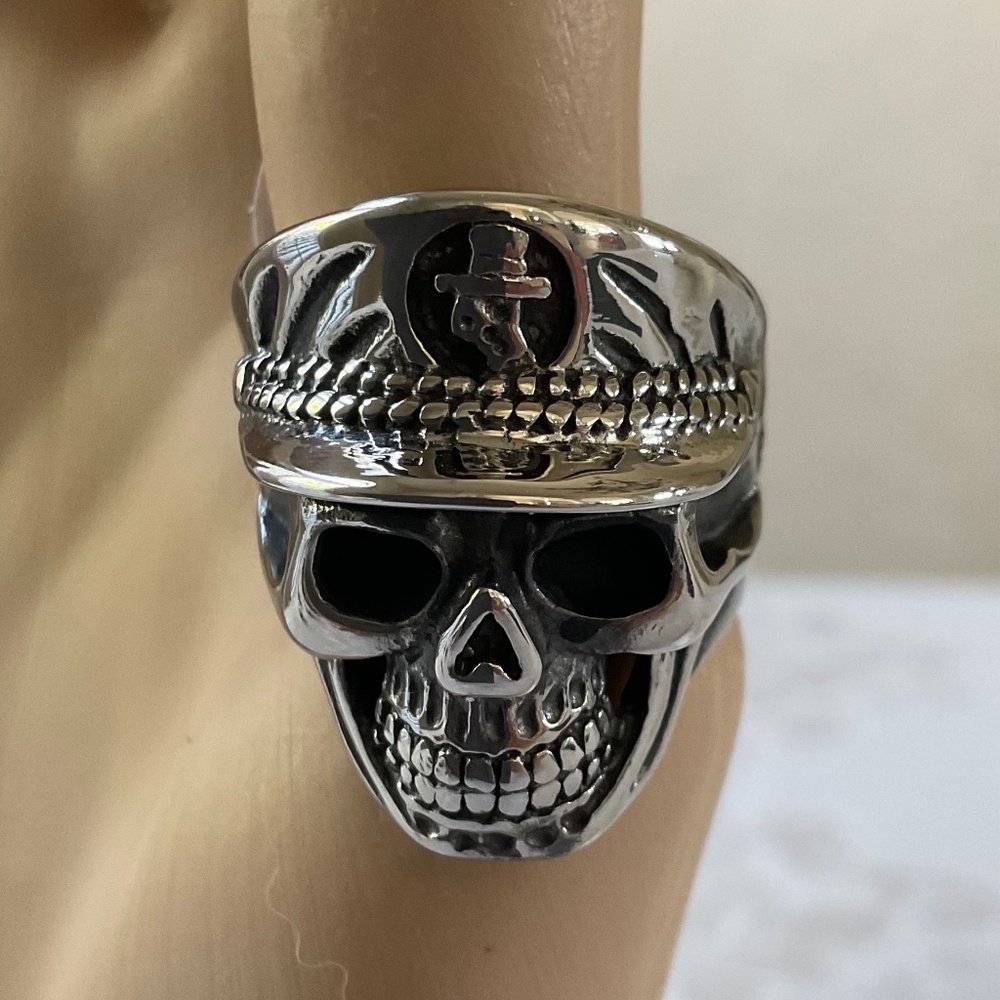 Stainless steel skeleton w/captain hat gothic ring